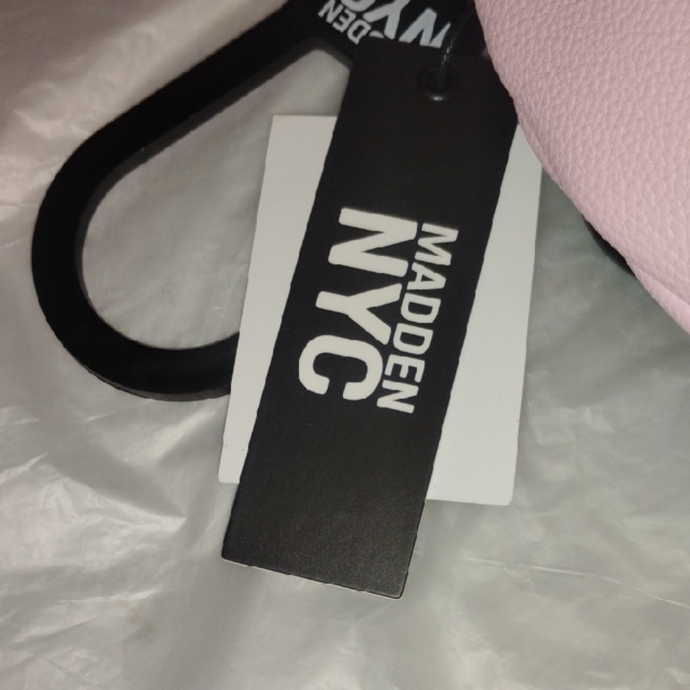 Steve Madden Pink Mini Crossbody Belt Bag with Chain & Pearl Straps - Picture 4 of 8